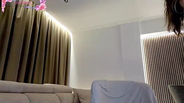 ReyaSophia online show from September 12, 2025, 8:42 pm