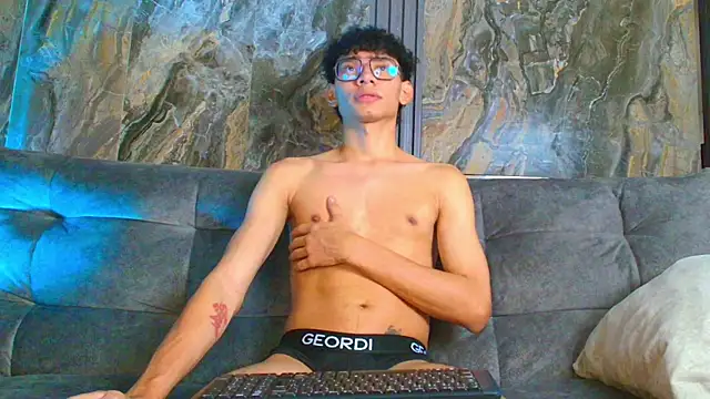 Snapshot of Daviid_laidd chatting on February 27, 2025, 12:32 am Daviid laidd online show from February 27, 2025, 12:32 am