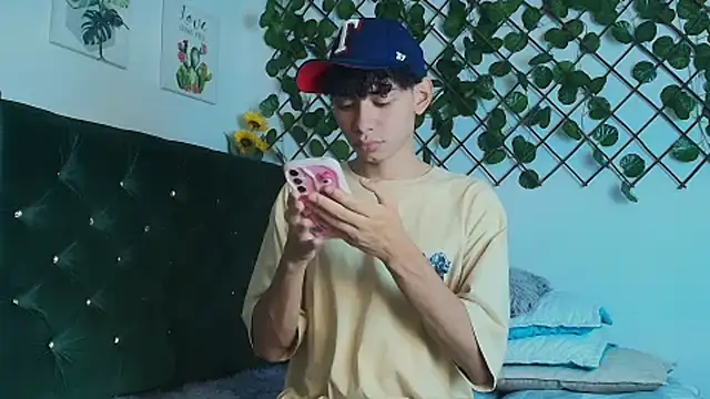 Snapshot of Daviid_laidd chatting on March 22, 2025, 7:42 pm Daviid laidd online show from March 22, 2025, 7:42 pm