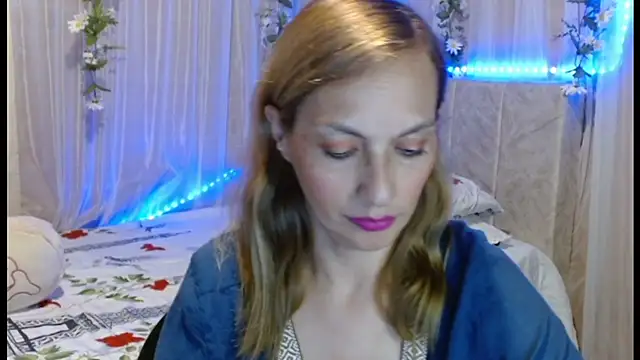 italagomez  online show from January 31, 2025, 10:31 pm