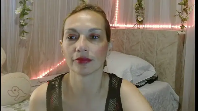 italagomez  online show from February 9, 2025, 1:25 pm