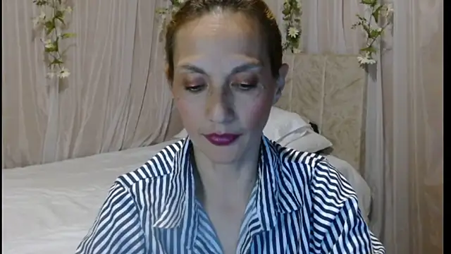 italagomez  online show from February 28, 2025, 11:34 pm