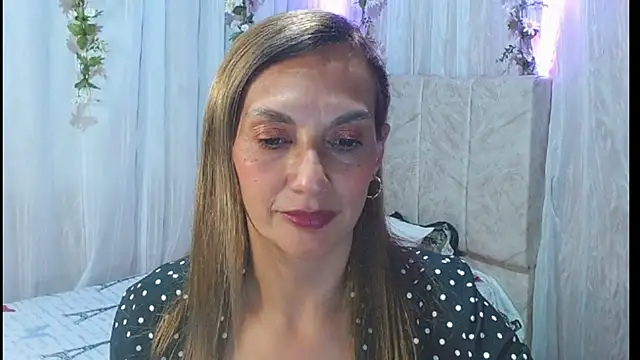 italagomez  online show from March 20, 2025, 11:23 pm