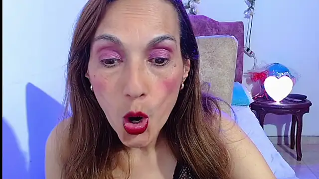 italagomez  online show from November 7, 2025, 11:49 pm