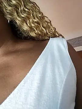 ELLA KELLY online show from January 15, 2026, 11:37 am