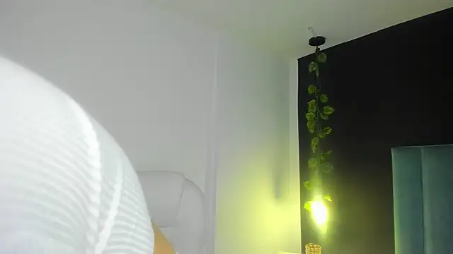 Snapshot of HarleyQueen_Robbie chatting on December 15, 2024, 4:26 pm HarleyQueen Robbie online show from December 15, 2024, 4:26 pm