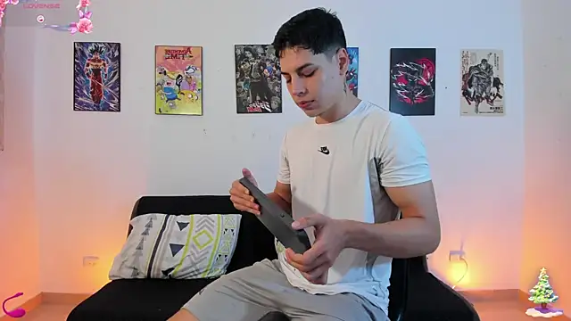 Snapshot of jonathanjoestar_ chatting on December 20, 2025, 12:56 pm jonathanjoestar online show from December 20, 2025, 12:56 pm