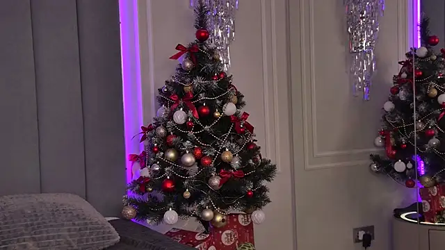 ChloeMarsch online show from December 16, 2025, 5:01 am