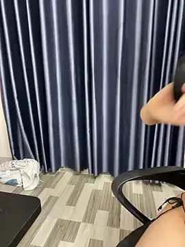 Louis Baby online show from December 6, 2024, 1:33 pm