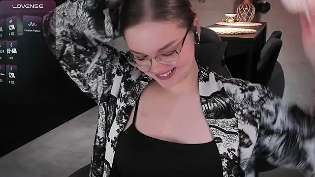 EvaBae online show from January 24, 2025, 12:41 pm