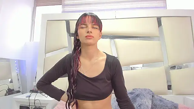 chrystal js online show from March 18, 2025, 1:09 pm