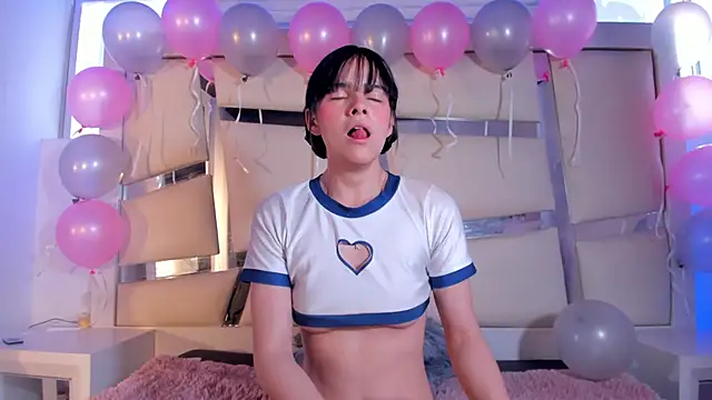 chrystal js online show from October 20, 2025, 1:33 pm