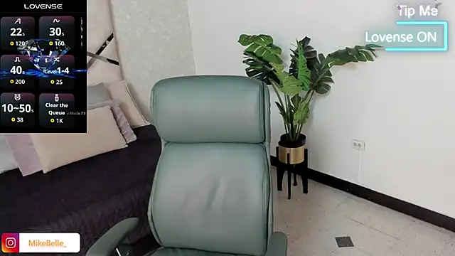 Snapshot of mike_belle chatting on October 11, 2025, 7:56 pm mike belle online show from October 11, 2025, 7:56 pm