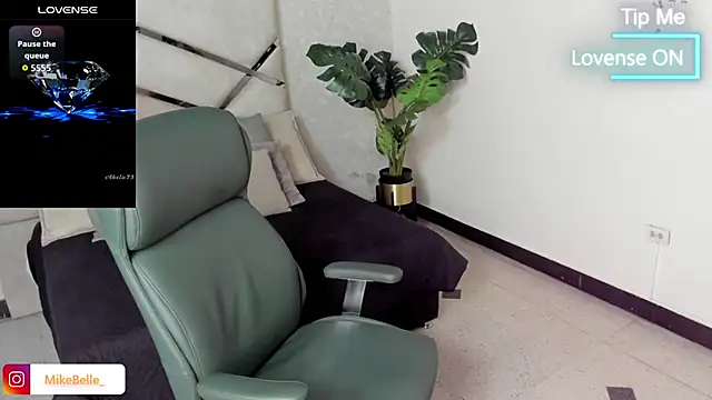 Snapshot of mike_belle chatting on October 21, 2025, 8:20 pm mike belle online show from October 21, 2025, 8:20 pm