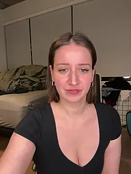 Snapshot of nerdynina chatting on December 15, 2024, 12:18 am nerdynina online show from December 15, 2024, 12:18 am