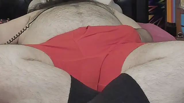 Snapshot of Dominant_BEAR chatting on December 20, 2025, 2:35 pm Dominant BEAR online show from December 20, 2025, 2:35 pm