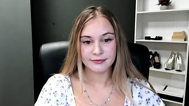 Snapshot of kitty_valeria chatting on July 5, 2026, 1:40 pm kitty valeria online show from July 5, 2026, 1:40 pm