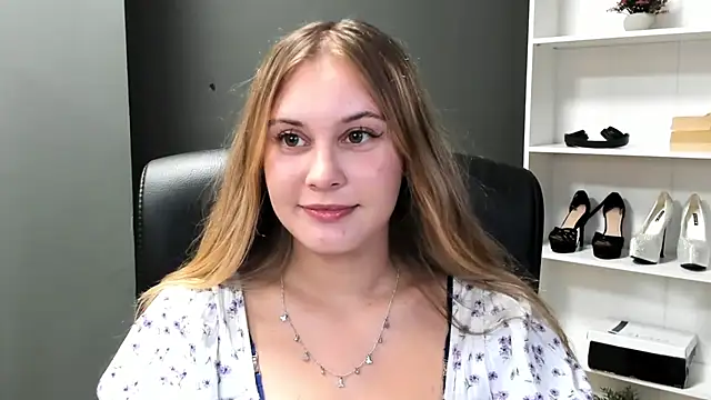 Snapshot of kitty_valeria chatting on July 13, 2026, 8:55 pm kitty valeria online show from July 13, 2026, 8:55 pm
