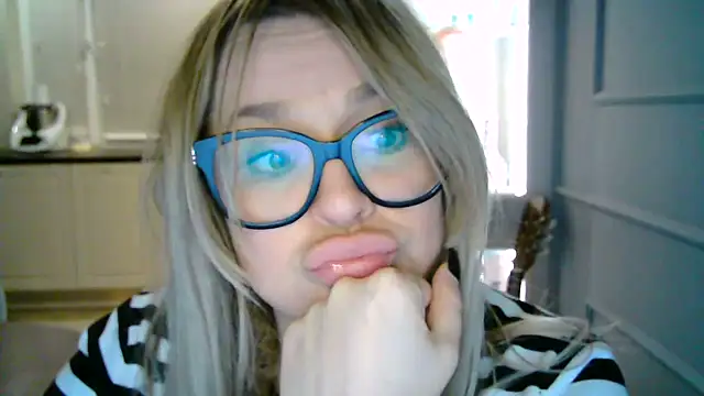 teaseDiana online show from February 12, 2025, 8:07 pm