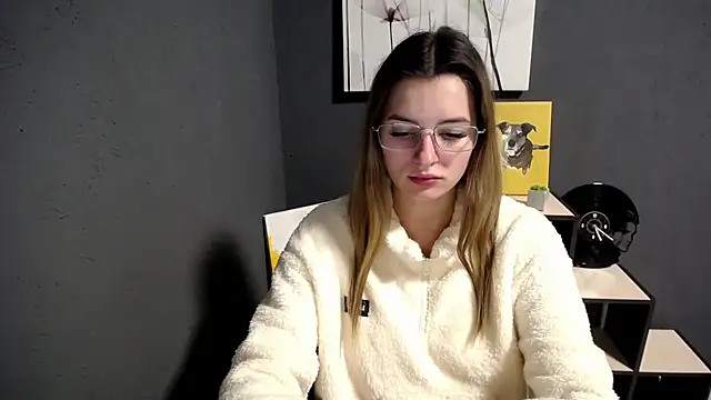 lady olivia  online show from October 27, 2025, 1:37 pm