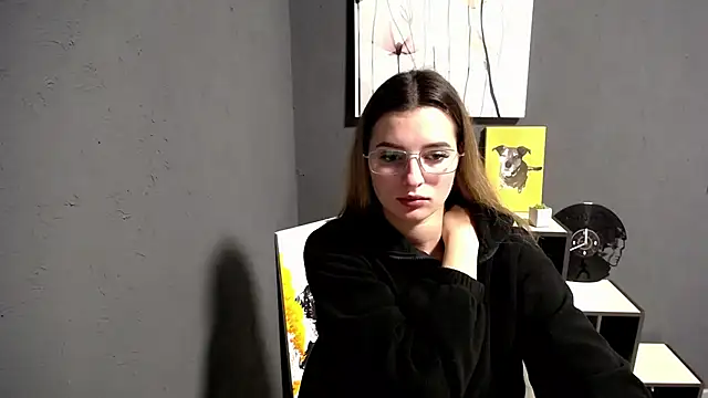 lady olivia  online show from November 18, 2025, 4:00 pm