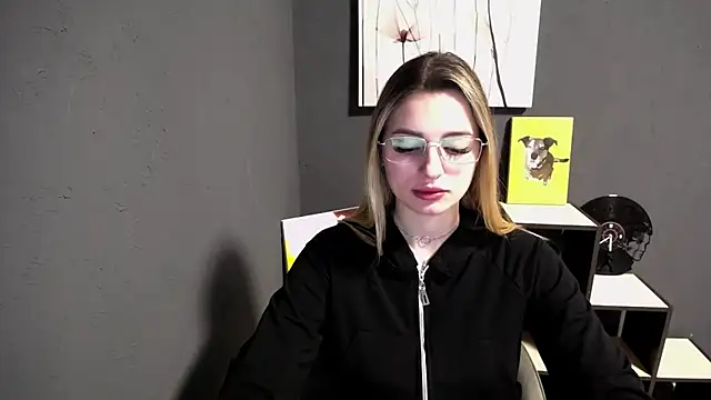 lady olivia  online show from April 27, 2026, 12:14 pm