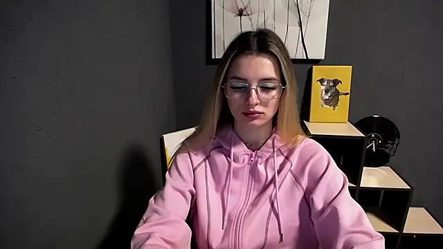 lady olivia  online show from May 1, 2026, 12:32 pm