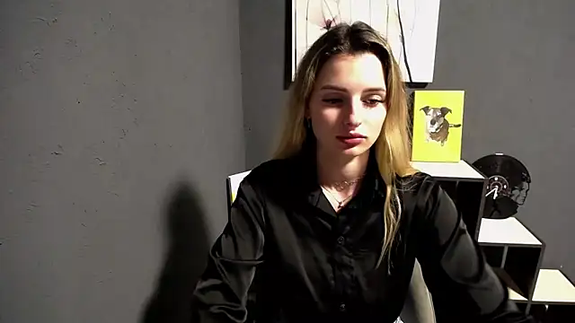 lady olivia  online show from May 8, 2026, 4:34 pm