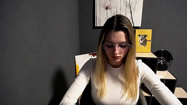 lady olivia  online show from May 11, 2026, 2:45 pm