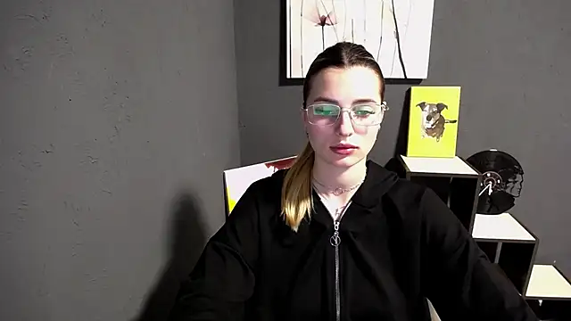 lady olivia  online show from May 15, 2026, 12:34 pm