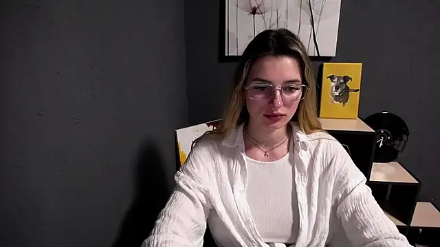 lady olivia  online show from May 18, 2026, 12:11 pm