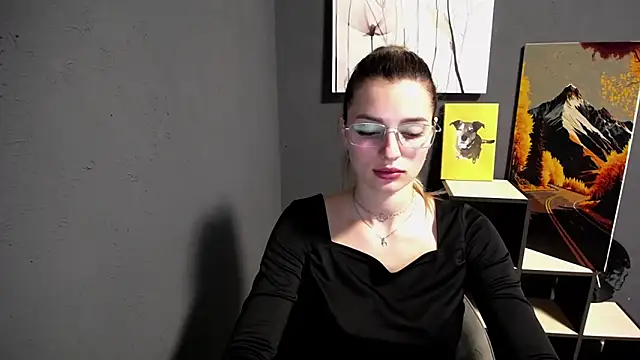 lady olivia  online show from June 7, 2026, 12:20 pm