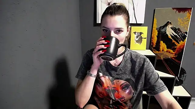 lady olivia  online show from June 8, 2026, 2:17 pm