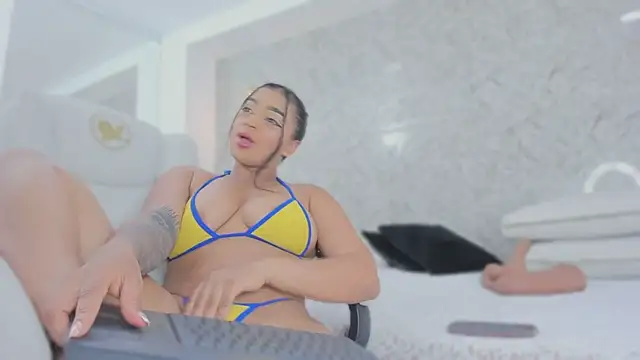 Snapshot of ximena_case chatting on October 2, 2025, 12:12 pm ximena case online show from October 2, 2025, 12:12 pm