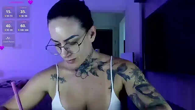 Snapshot of YasmimBrasil chatting on October 28, 2025, 9:17 pm YasmimBrasil online show from October 28, 2025, 9:17 pm