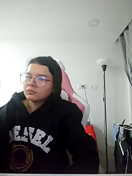 azumiichan online show from December 4, 2025, 1:48 am