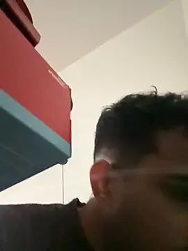 Snapshot of Notahuman1082 chatting on November 22, 2025, 12:31 am Notahuman1082 online show from November 22, 2025, 12:31 am