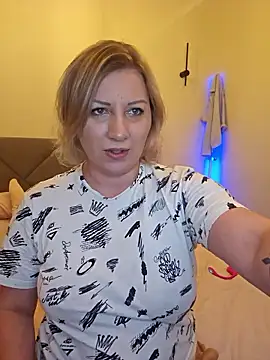 zarina3003 online show from January 6, 2026, 12:47 am