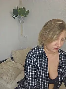zarina3003 online show from May 18, 2026, 7:41 pm