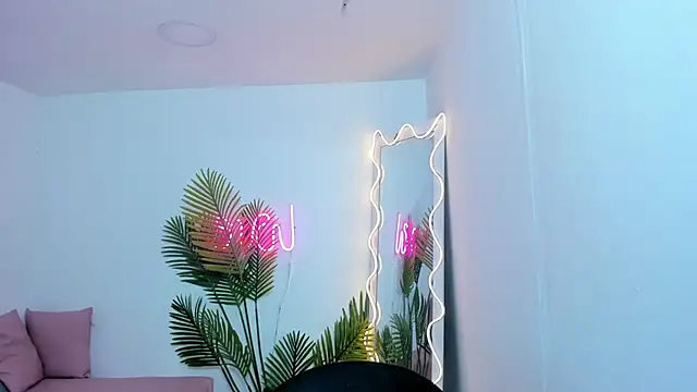 Snapshot of Chiara_tay chatting on January 18, 2025, 7:15 pm Chiara tay online show from January 18, 2025, 7:15 pm