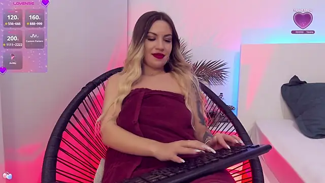 Snapshot of zoey_marie chatting on December 29, 2024, 7:43 pm zoey marie online show from December 29, 2024, 7:43 pm