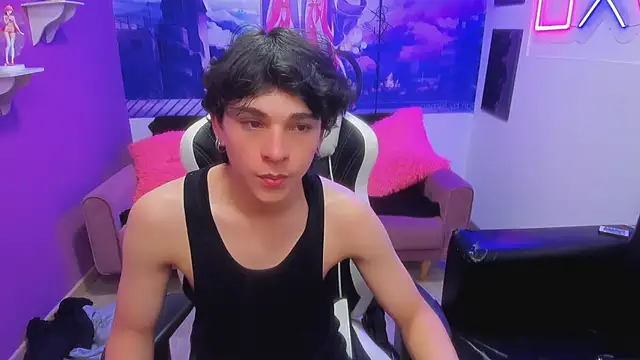 Snapshot of Luke_Howland chatting on December 14, 2024, 12:23 pm Luke Howland online show from December 14, 2024, 12:23 pm