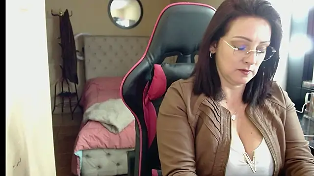 Carol Scottt online show from December 1, 2025, 4:39 am