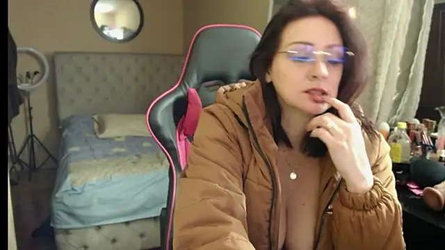 Carol Scottt online show from December 22, 2025, 9:28 am