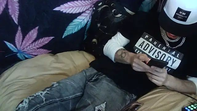 Snapshot of --D-a-D-D-y- chatting on January 13, 2025, 7:53 pm --D-a-D-D-y- online show from January 13, 2025, 7:53 pm