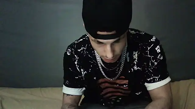 Snapshot of --D-a-D-D-y- chatting on January 25, 2025, 6:55 am --D-a-D-D-y- online show from January 25, 2025, 6:55 am