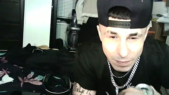 Snapshot of --D-a-D-D-y- chatting on February 4, 2025, 1:13 am --D-a-D-D-y- online show from February 4, 2025, 1:13 am