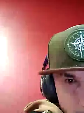 Snapshot of --D-a-D-D-y- chatting on February 7, 2025, 12:09 am --D-a-D-D-y- online show from February 7, 2025, 12:09 am