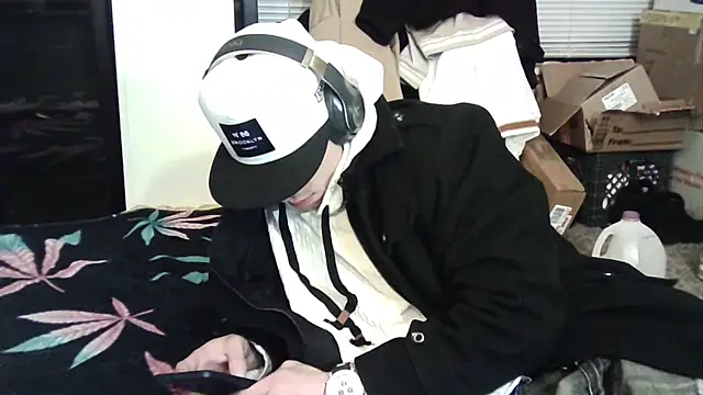 Snapshot of --D-a-D-D-y- chatting on February 9, 2025, 5:29 am --D-a-D-D-y- online show from February 9, 2025, 5:29 am