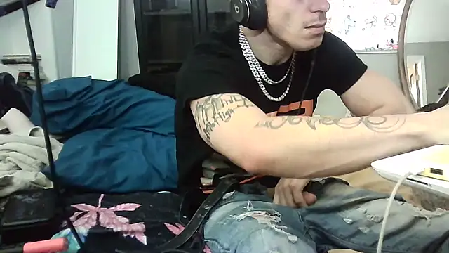 Snapshot of --D-a-D-D-y- chatting on March 9, 2025, 4:22 pm --D-a-D-D-y- online show from March 9, 2025, 4:22 pm